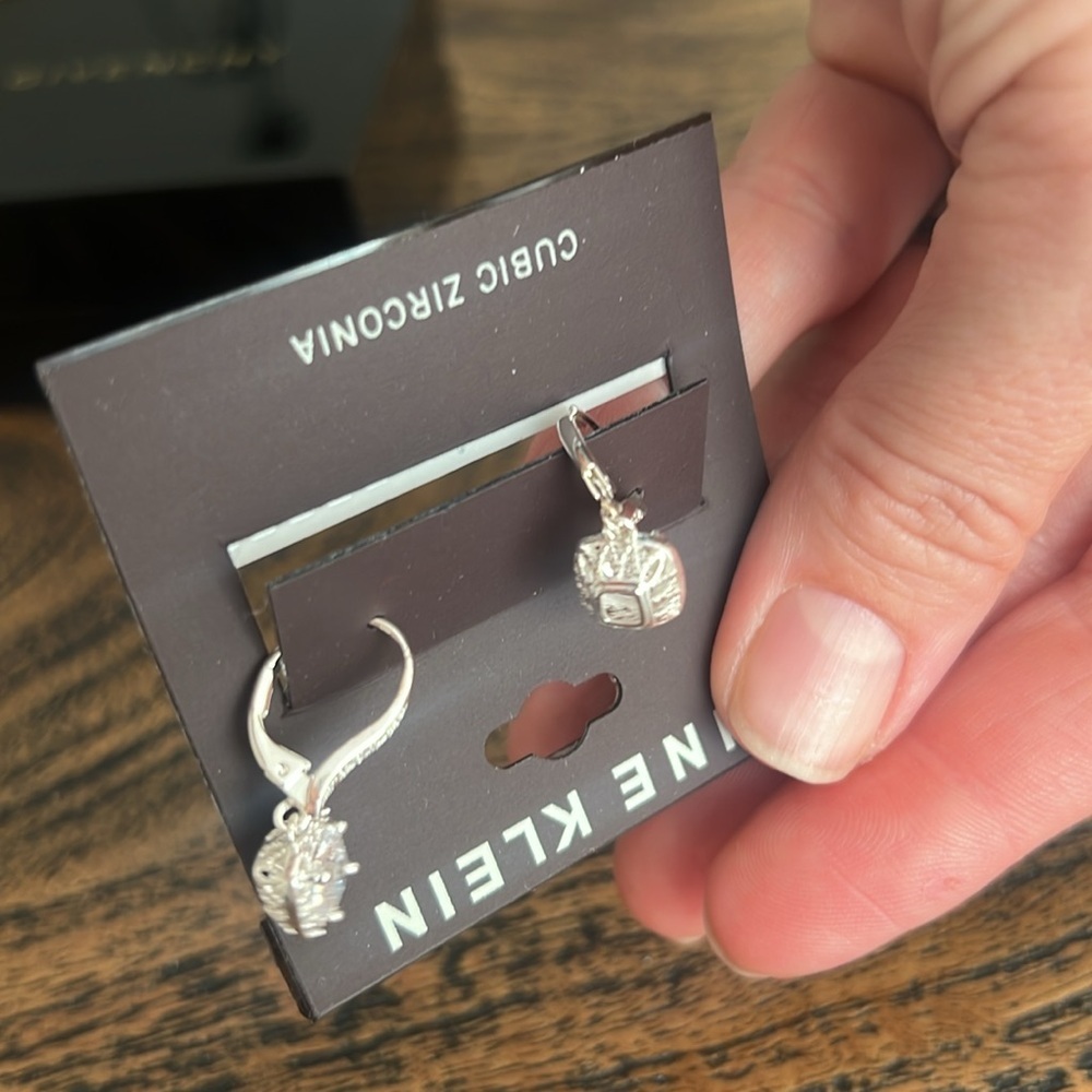 - Ann Klein cubic zirconia dangle earrings - Picture 4 of 5